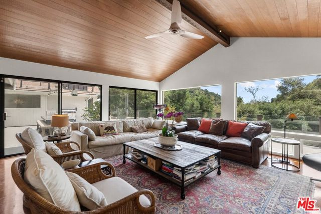 10697 Calle Quebrada, Goleta CA: https://media.crmls.org/mediaz/882ea65c-32bf-40fc-993b-07fd11a39c3c.jpg