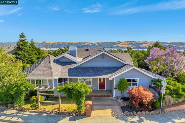 300 Saint Augustine Ct, Benicia CA: https://media.crmls.org/mediaz/882eea5b-cabc-4fcd-8756-83a2337d9ae7.jpg