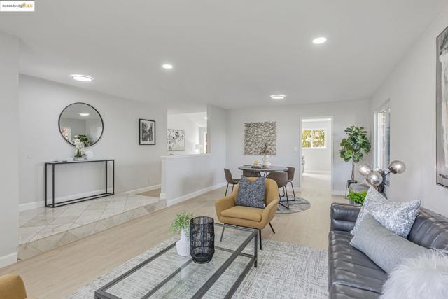 Image 4 of 30 For 4001 Plumas Ct