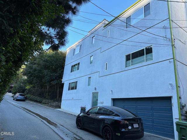 3551 Dixie Canyon Place, Los Angeles CA: https://media.crmls.org/mediaz/882f2ba0-d539-4199-b007-10187bab26c5.jpg