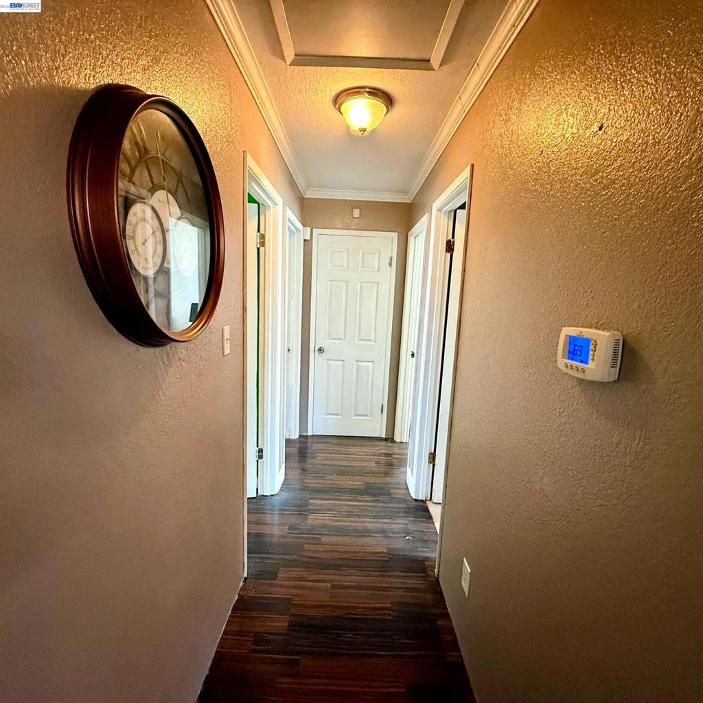 https://media.crmls.org/mediaz/882f568a-60fe-403a-9e7e-c4e1930a28ed.jpg?preset=X-Large