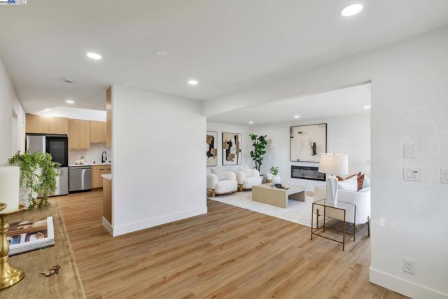 1575 Via Lucas, San Lorenzo CA: https://media.crmls.org/mediaz/882f6f6e-22fe-4965-af9f-d5ea762f9d5c.jpg