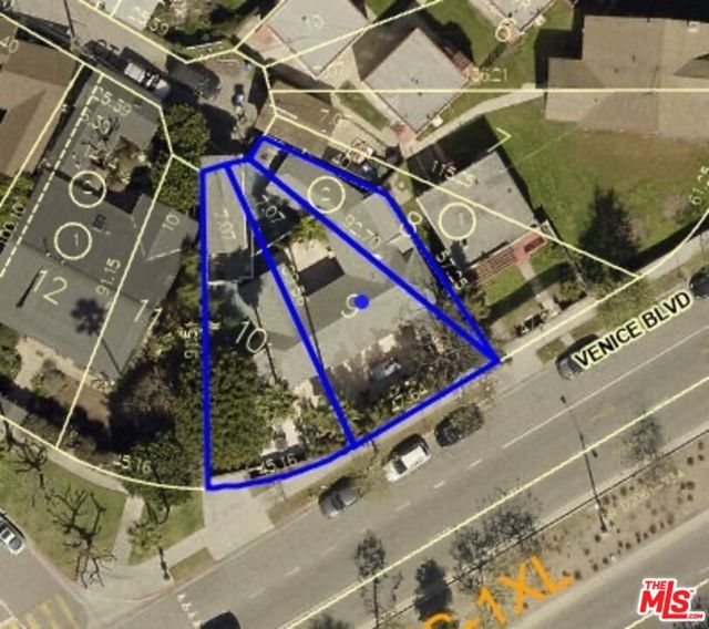 837 Venice Boulevard, Venice CA: https://media.crmls.org/mediaz/882f7728-2955-41ed-ab68-a34336c1b1d1.jpg