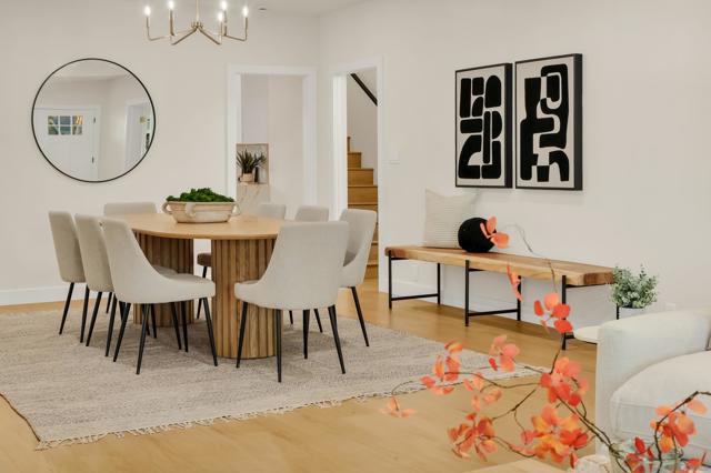 1900 W 41St St, Los Angeles CA: https://media.crmls.org/mediaz/882fa75f-6be2-4529-99d3-8f7cfc15458d.jpg