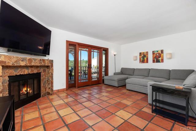 15778 Camino Crisalida, San Diego CA: https://media.crmls.org/mediaz/88302600-d3ca-4327-a383-ded3e84d71c7.jpg