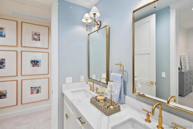 552 G Avenue, Coronado CA: https://media.crmls.org/mediaz/88309096-eb6b-4913-9b95-8ba7a951dae5.jpg