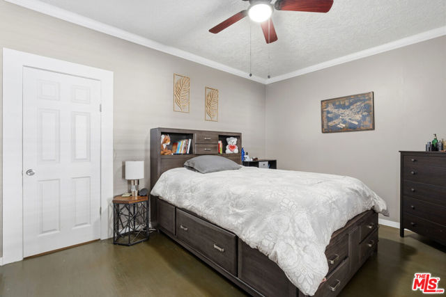 547 N St Louis Street, Los Angeles CA: https://media.crmls.org/mediaz/8830a024-fe65-4b75-81e9-46d4a896f561.jpg