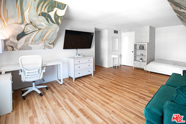 27003 Rio Prado Drive, Valencia CA: https://media.crmls.org/mediaz/8831be60-91b6-484e-a583-8e8cf10fb768.jpg