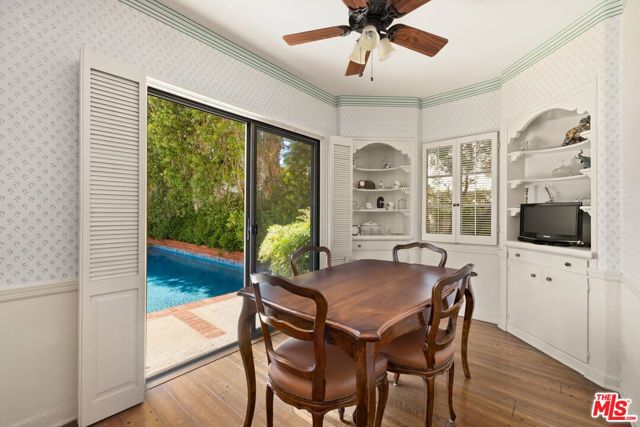 313 S Peck Drive, Beverly Hills CA: https://media.crmls.org/mediaz/883204df-ba1b-4a78-be92-6500716ce985.jpg
