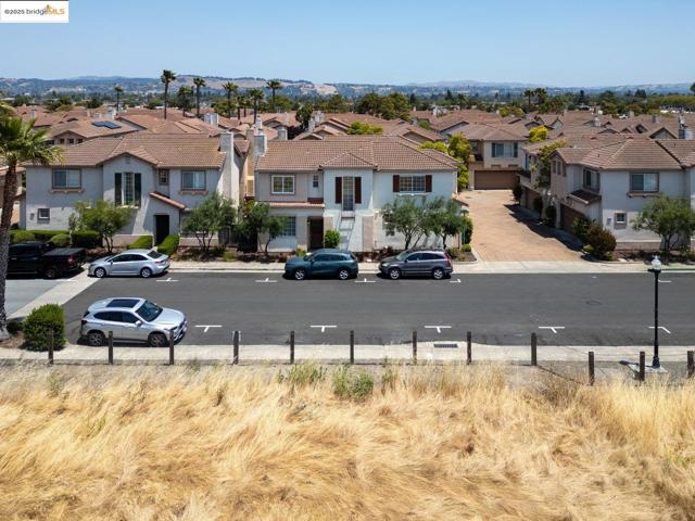 15388 Heron Dr, San Leandro CA: https://media.crmls.org/mediaz/88325149-6905-4a8c-843f-75db3f76c2a0.jpg