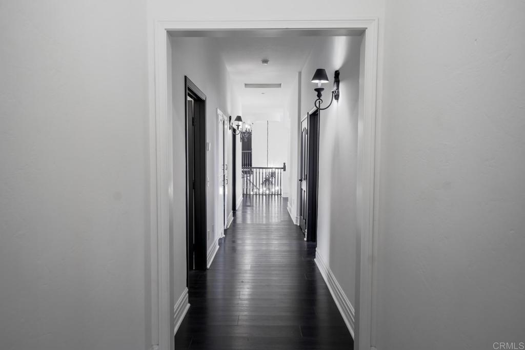 https://media.crmls.org/mediaz/883306ec-5314-4a5c-a3a3-e118955dc570.jpg?preset=X-Large