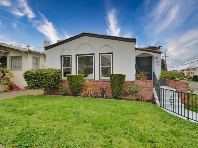 3000 56th Avenue, Oakland CA: https://media.crmls.org/mediaz/883316fa-afa2-4242-855b-feec189feadb.jpg