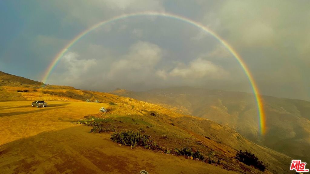 https://media.crmls.org/mediaz/88331b4e-ab66-4929-878d-28f1a918f2bc.jpg?preset=X-Large