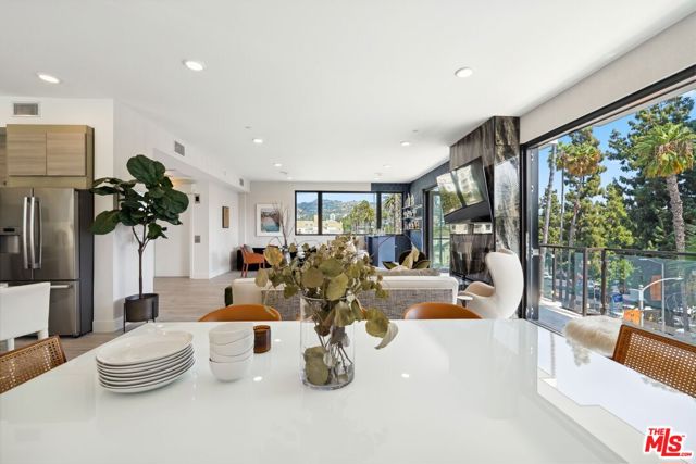 137 N Doheny Drive, West Hollywood CA: https://media.crmls.org/mediaz/883324d9-212b-49eb-9ccc-4d58fa103cd9.jpg