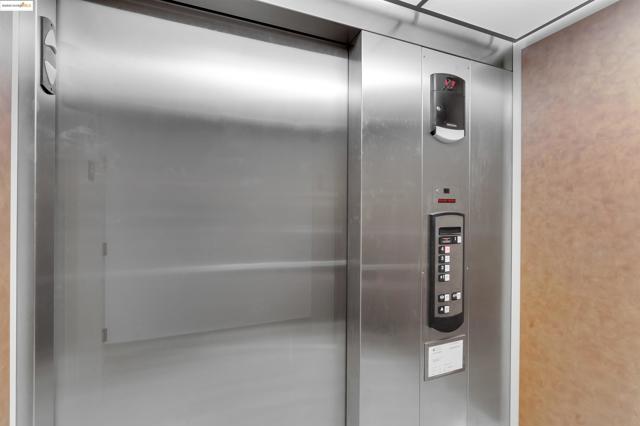 410 Webster St, Oakland CA: https://media.crmls.org/mediaz/883380d7-45b5-4269-8de2-17c6b678b553.jpg