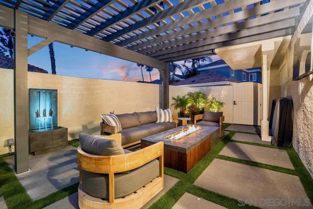 12 Mardi Gras Rd, Coronado CA: https://media.crmls.org/mediaz/8833aa78-1e2a-46d1-b744-1451cae0e481.jpg