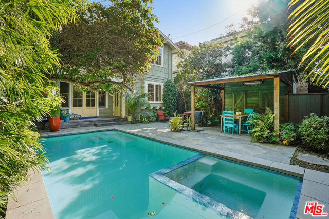 813 Crestmoore Place, Venice CA: https://media.crmls.org/mediaz/8833bd96-c815-42fd-b95c-5841af7e25da.jpg