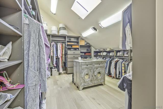 5305 La Crescenta, Rancho Santa Fe CA: https://media.crmls.org/mediaz/8833d89e-1c70-4475-9a5c-9bb599aea5bd.jpg