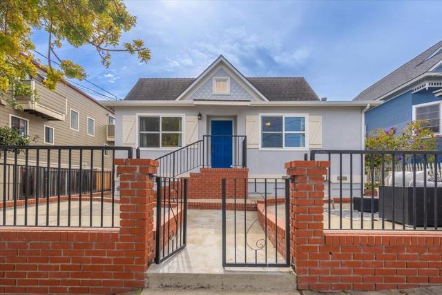 739 W Franklin Street, Monterey CA: https://media.crmls.org/mediaz/88349524-2f8e-453b-a3ca-e5cc54586598.jpg