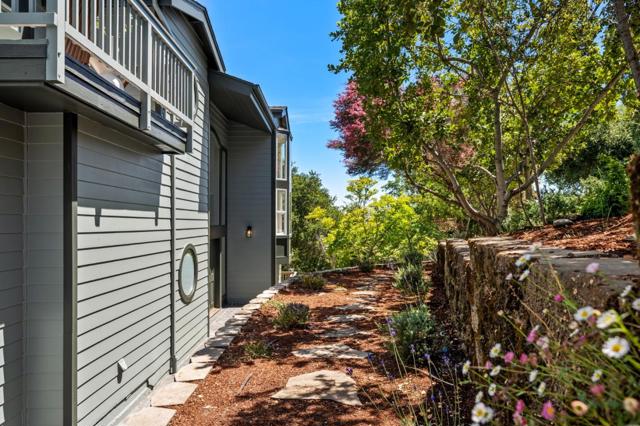 3554 Oak Knoll Drive, Redwood City CA: https://media.crmls.org/mediaz/8834a425-199b-4ba3-9a19-6b0c9c163937.jpg