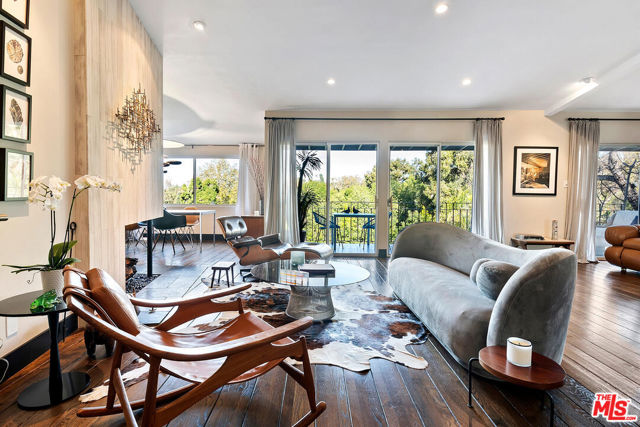 3631 Buena Park Drive, Studio City CA: https://media.crmls.org/mediaz/8834bc36-d7f8-4d8c-9d57-e9a3d3c9a23e.jpg