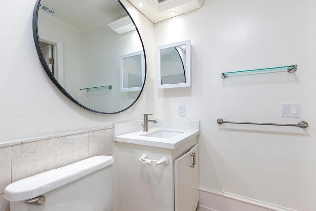 8842 Mission Vega Ct, Santee CA: https://media.crmls.org/mediaz/8834e66c-f105-4eb6-952d-adec93220258.jpg