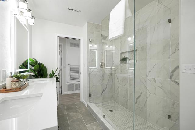 1662 Dorchester Pl, Concord CA: https://media.crmls.org/mediaz/8834fb5e-5b9f-487c-84d5-1511534488da.jpg
