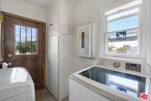 2901 W 85th Street, Inglewood CA: https://media.crmls.org/mediaz/88353232-1a19-4fe7-a47b-3d176da82d7e.jpg