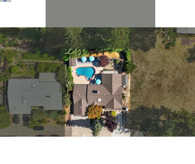 18767 Lamson Rd, Castro Valley CA: https://media.crmls.org/mediaz/88354aa8-f050-420d-8be8-7739ed613440.jpg