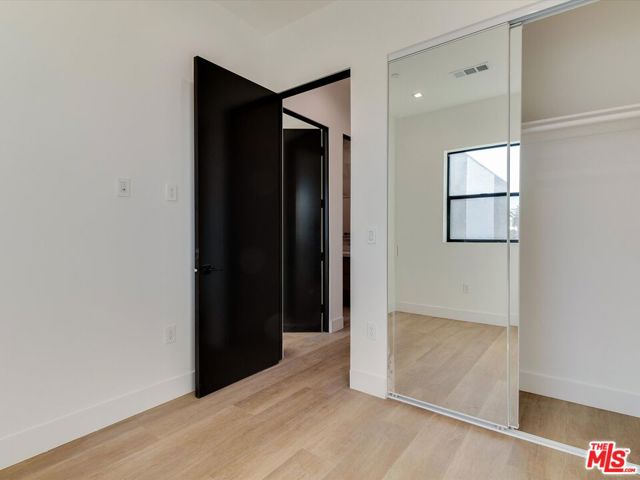 2817 S Redondo Boulevard, Los Angeles CA: https://media.crmls.org/mediaz/88355e75-a3bc-4657-98cc-08a6b23d72b0.jpg
