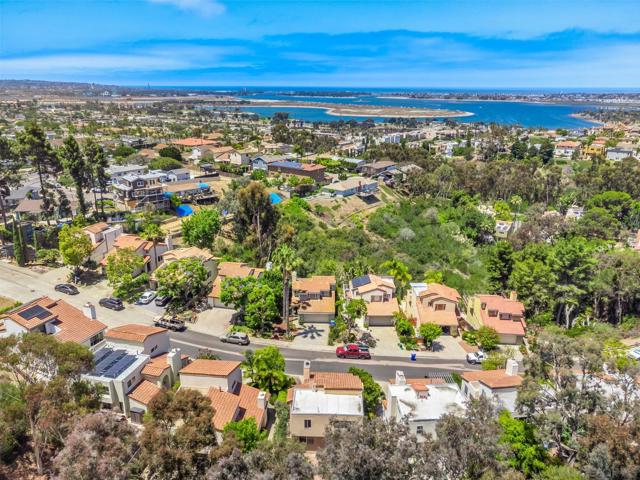 4756 Edison St, San Diego CA: https://media.crmls.org/mediaz/8835a06a-1350-44a3-9ffa-f48f1fc36603.jpg