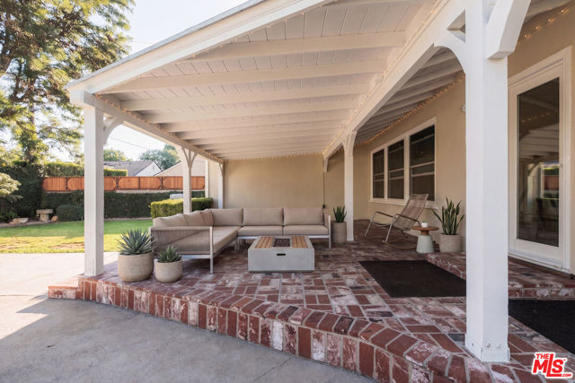 14212 Leadwell Street photo 26