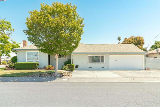 14510 Locust St, San Leandro CA: https://media.crmls.org/mediaz/8835efde-093c-4ea0-bb88-9f5c16aabdaa.jpg