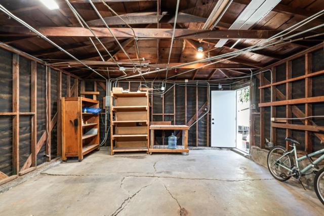 9560 Alcala Avenue, Oakland CA: https://media.crmls.org/mediaz/8836499e-719e-4521-ae44-226c4be57a1b.jpg