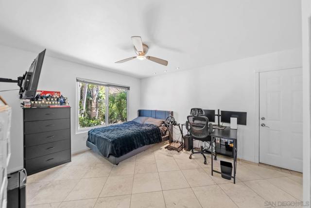 2492 Royal Saint James Dr, El Cajon CA: https://media.crmls.org/mediaz/8836df8d-eb78-4f2e-ad37-3eb706e962c0.jpg