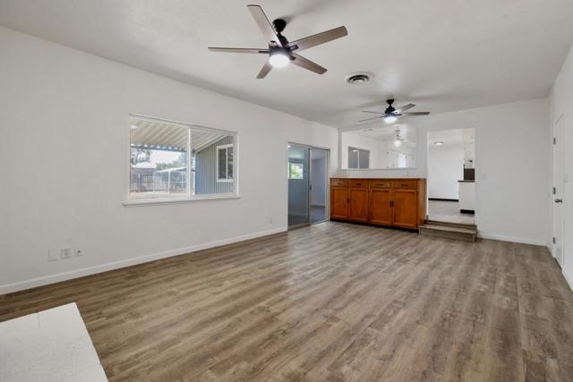 384 E Gail Avenue, Tulare CA: https://media.crmls.org/mediaz/8836ea96-2eed-47e0-b259-fcd7fe4ff293.jpg