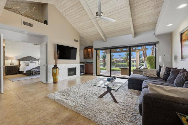 444 Sunningdale Drive, Rancho Mirage CA: https://media.crmls.org/mediaz/883727a9-f580-4530-a22b-cc6dda6df7cd.jpg