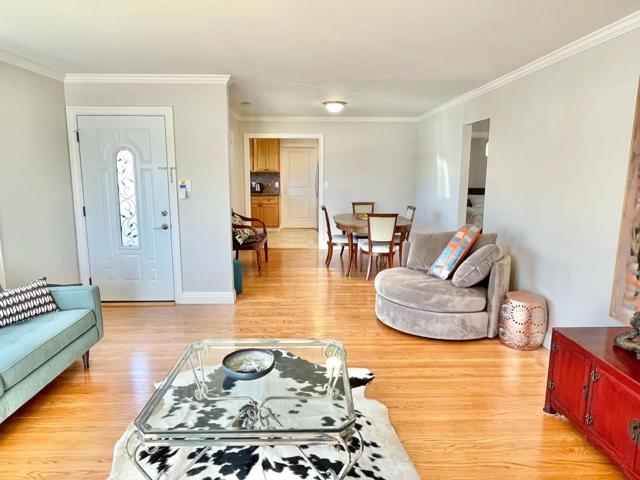 600 7th Avenue, San Mateo CA: https://media.crmls.org/mediaz/883756ee-0512-473c-be4e-0608b8a85b4b.jpg