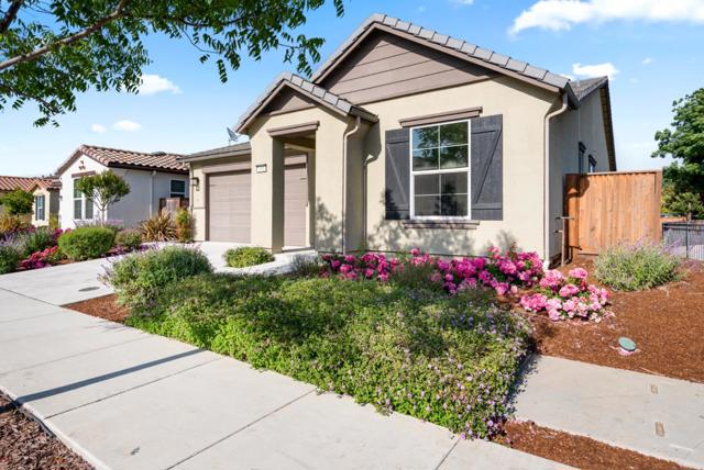 681 Segovia Drive, Hollister CA: https://media.crmls.org/mediaz/883781d2-5b67-4fa9-8188-8da27070a3d5.jpg