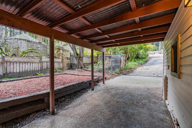 300 More Drive, Boulder Creek CA: https://media.crmls.org/mediaz/8837d5b1-d8fe-4ae8-afc6-dd052cdd2bd8.jpg