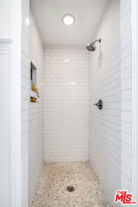 https://media.crmls.org/mediaz/8837f690-6f44-4769-844d-09623af5a2d5.jpg?preset=X-Large