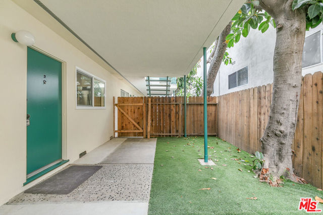 1333 Barry Avenue, Los Angeles CA: https://media.crmls.org/mediaz/8837fd14-d7e0-4c65-af81-1fd238afd097.jpg