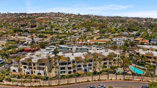 5470 La Jolla Boulevard, La Jolla CA: https://media.crmls.org/mediaz/88387f5c-ddc3-4fb4-a6e5-21863934fd66.jpg