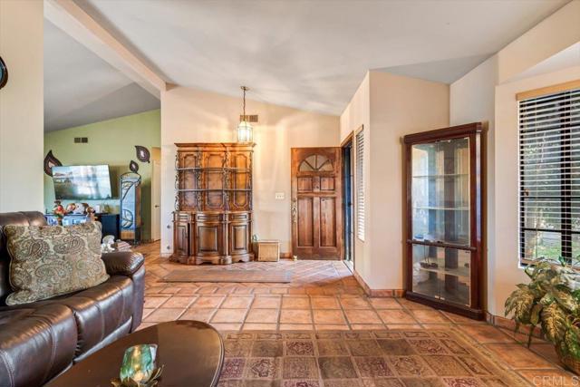 1315 Hermana Court, Vista CA: https://media.crmls.org/mediaz/8838f553-4a6f-4b18-8cab-230692911f13.jpg