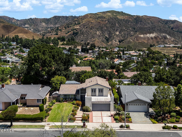 18845 Braemore Road, Porter Ranch CA: https://media.crmls.org/mediaz/8839f8a9-3a85-485f-9c9c-0999fffb18e2.jpg