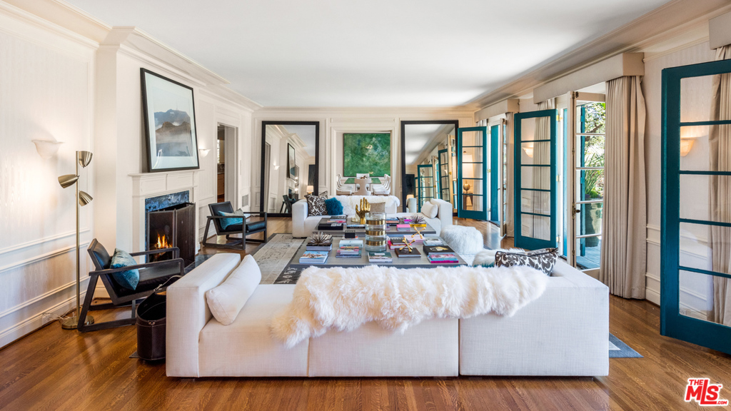 2003 La Brea Terrace