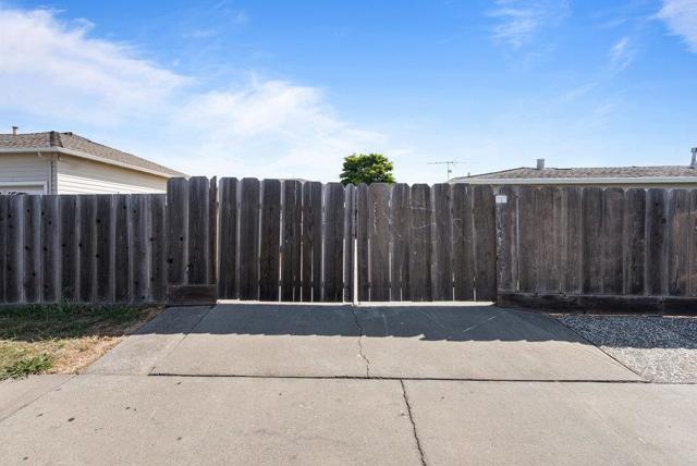 160 Napa Street, Watsonville CA: https://media.crmls.org/mediaz/883a1ac7-7a4a-4d63-b9f2-6f2c2e944d47.jpg
