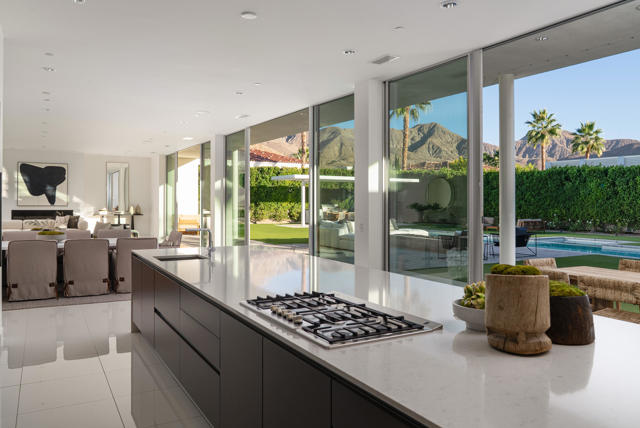 3088 Linea Terrace, Palm Springs CA: https://media.crmls.org/mediaz/883a325a-6e8e-4e60-8f92-b0b5ab96d9e6.jpg