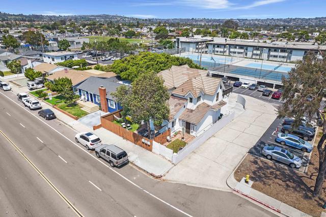 3943 Ingraham St, San Diego CA: https://media.crmls.org/mediaz/883a6e20-d59f-4953-b54d-9a79e0468a11.jpg