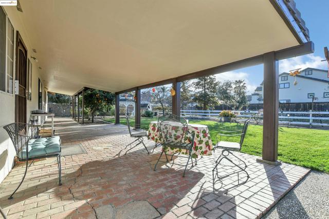 3215 Ohara Ave, Brentwood CA: https://media.crmls.org/mediaz/883aa4a7-2f00-4ab3-a36e-ebeffc3b7df9.jpg